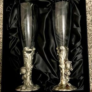 Mr and Mrs Marvin toasting glasses. 742/1000